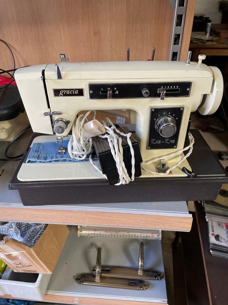 Vintage Gracia Zig-Zag naaimachine koffermodel, Ophalen, Gebruikt, Naaimachine, Overige merken