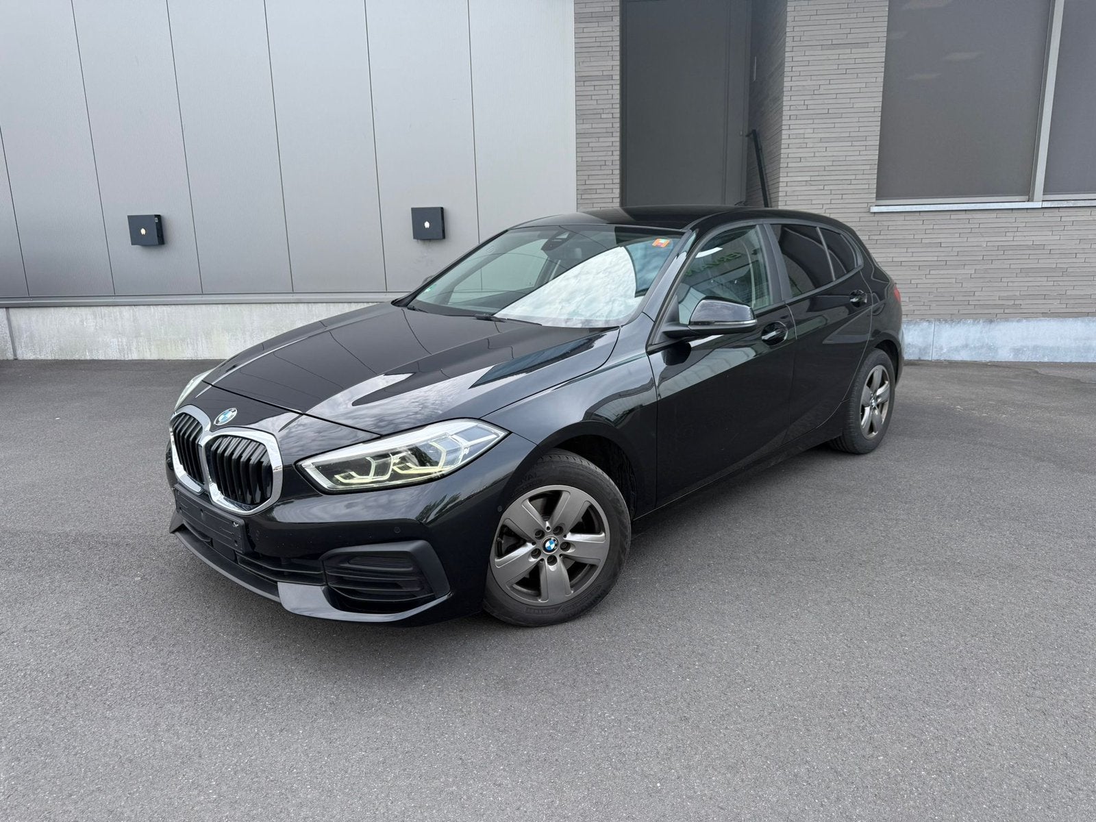 BMW 116d 2020 | BTW-Wagen | Volledig BMW Onderhouden, Auto's, Automaat, 4 deurs, Zwart, Bedrijf