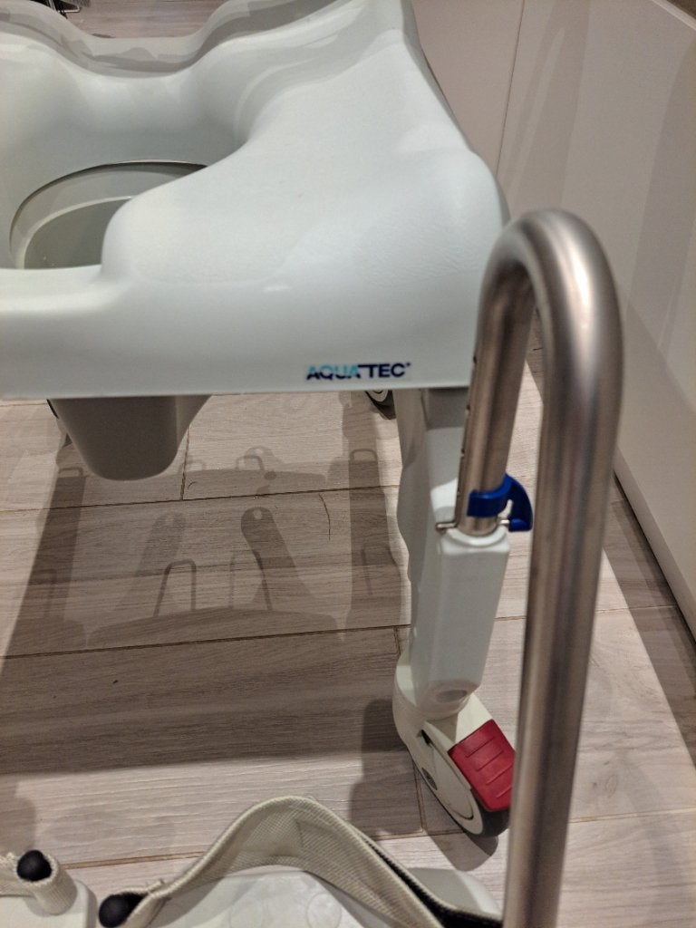 Aquatec doucherolstoel, Ophalen, Zo goed als nieuw