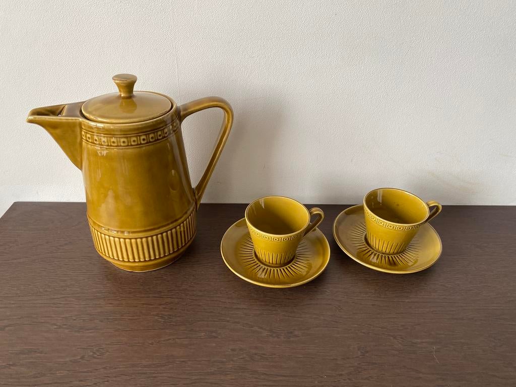Vintage koffiepot met set tasjes, Ophalen