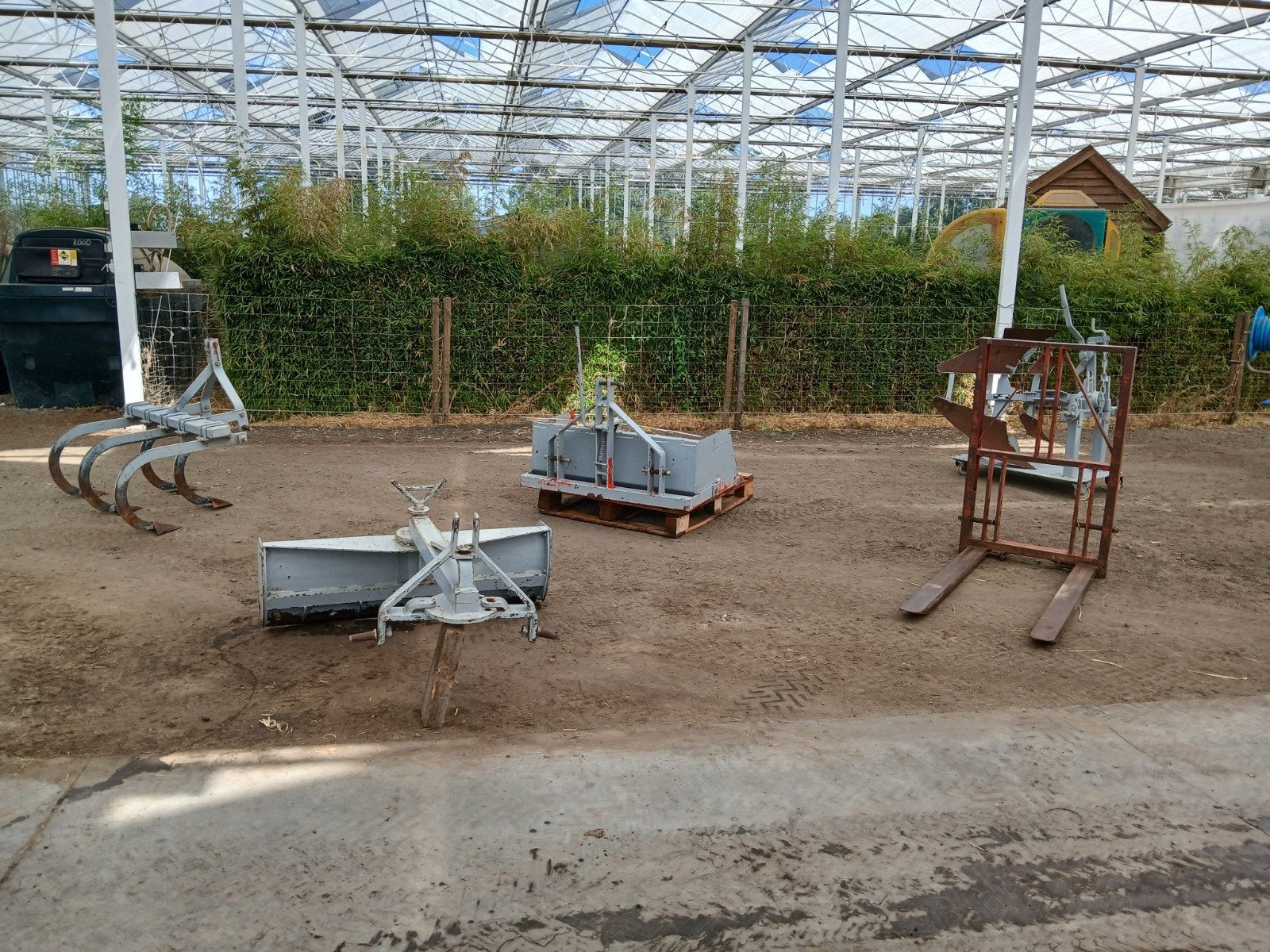 Werktuigen/schaaf/grondbak/palletvork/ploeg/cultivator, Ophalen