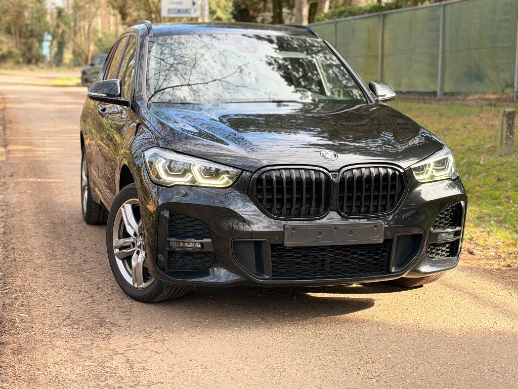 BMW X1 16D AUTOMAAT / M-SPORT / CAMERA, Auto's, USB, Zwart, Leder, Bedrijf