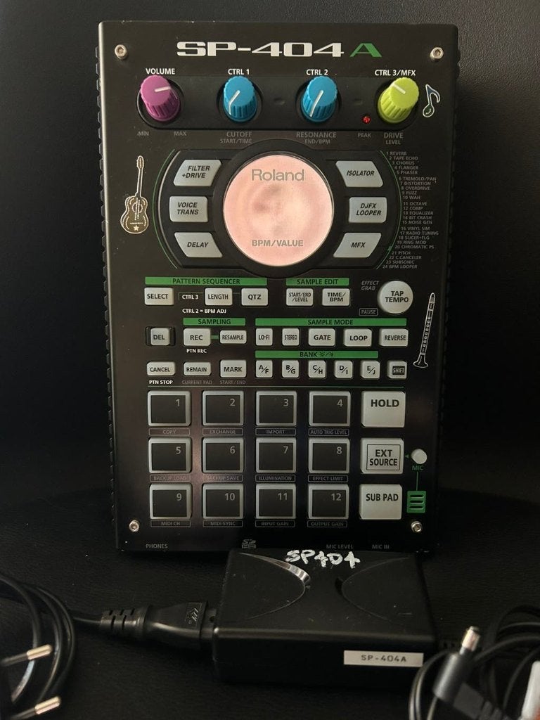 Roland SP-404A Sampler - Als nieuw met voeding en hoes, Muziek en Instrumenten, Samplers, Ophalen of Verzenden, Zo goed als nieuw