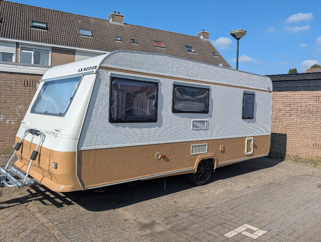 Adria caravan gepimpt, Caravans en Kamperen, Stapelbed, 750 - 1000 kg, Particulier, Adria
