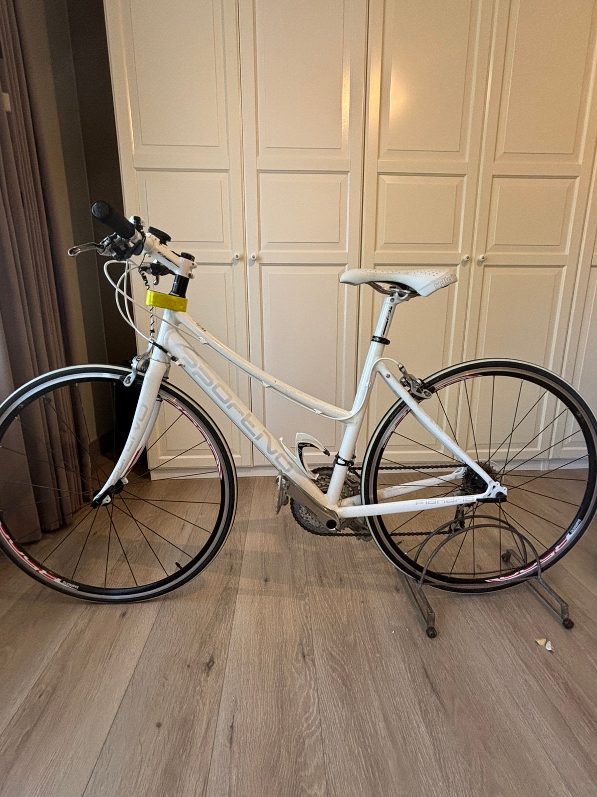 Dames koersfiets sportivo, Fietsen en Brommers, Ophalen, Zo goed als nieuw