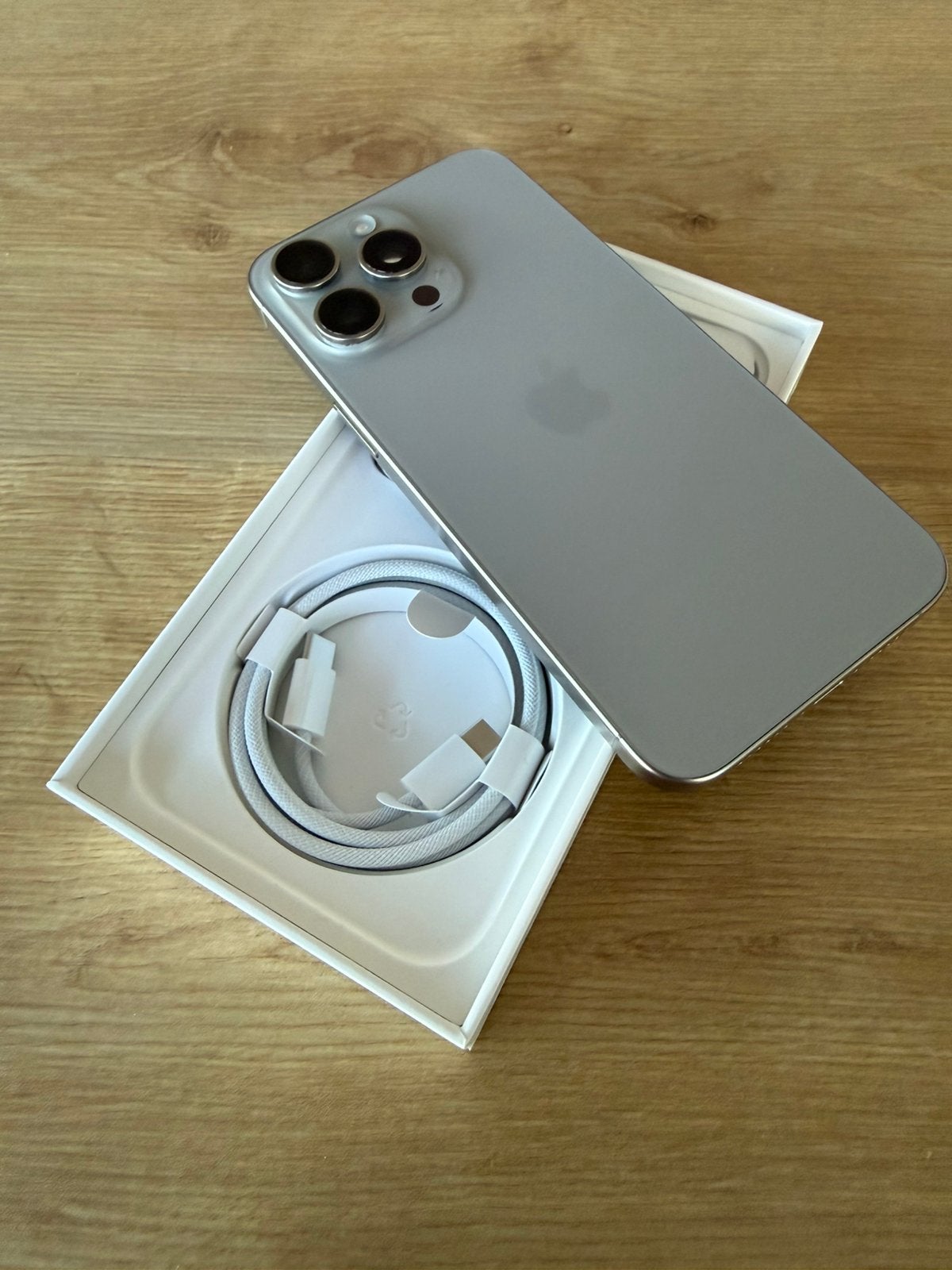 iPhone 15 Pro Max 256 GB, Enlèvement, Comme neuf, Gris, IPhone 15