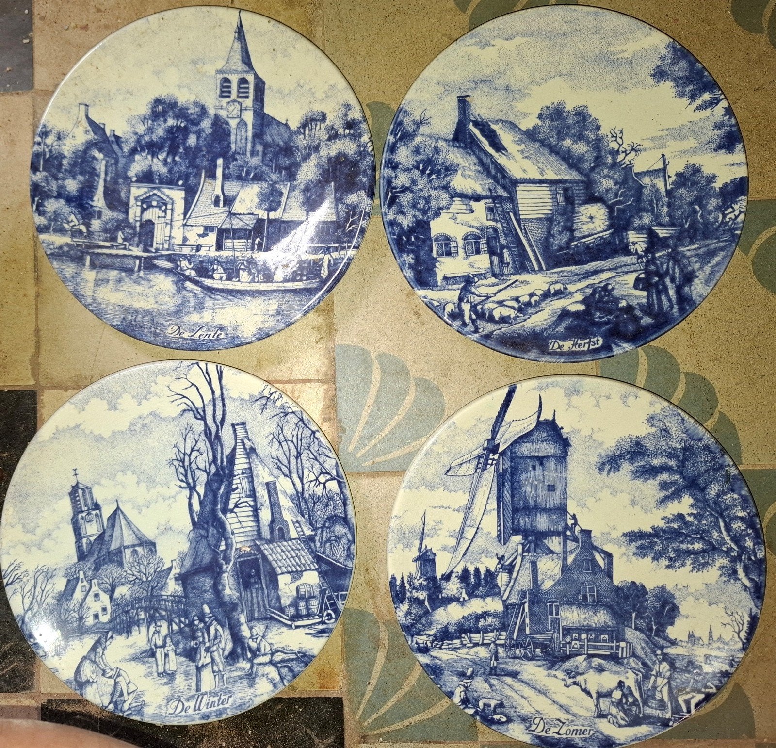 dzlfts blauw de 4 jaargetijden met staanders, Antiek en Kunst, Ophalen