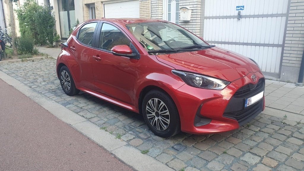 Toyota Yaris 2024 1.5 hybride 26 000 km, Dealer onderhouden, Stof, 1498 cc, 5 zetels