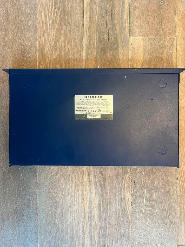 NETGEAR FS728TPv2 24-Poort Smart PoE Switch – Werkend, Ophalen, Gebruikt