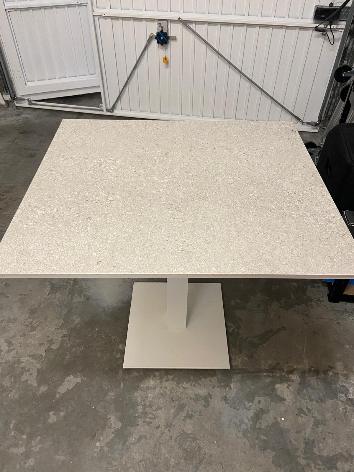 Keramiek tafel, Ophalen, Zo goed als nieuw