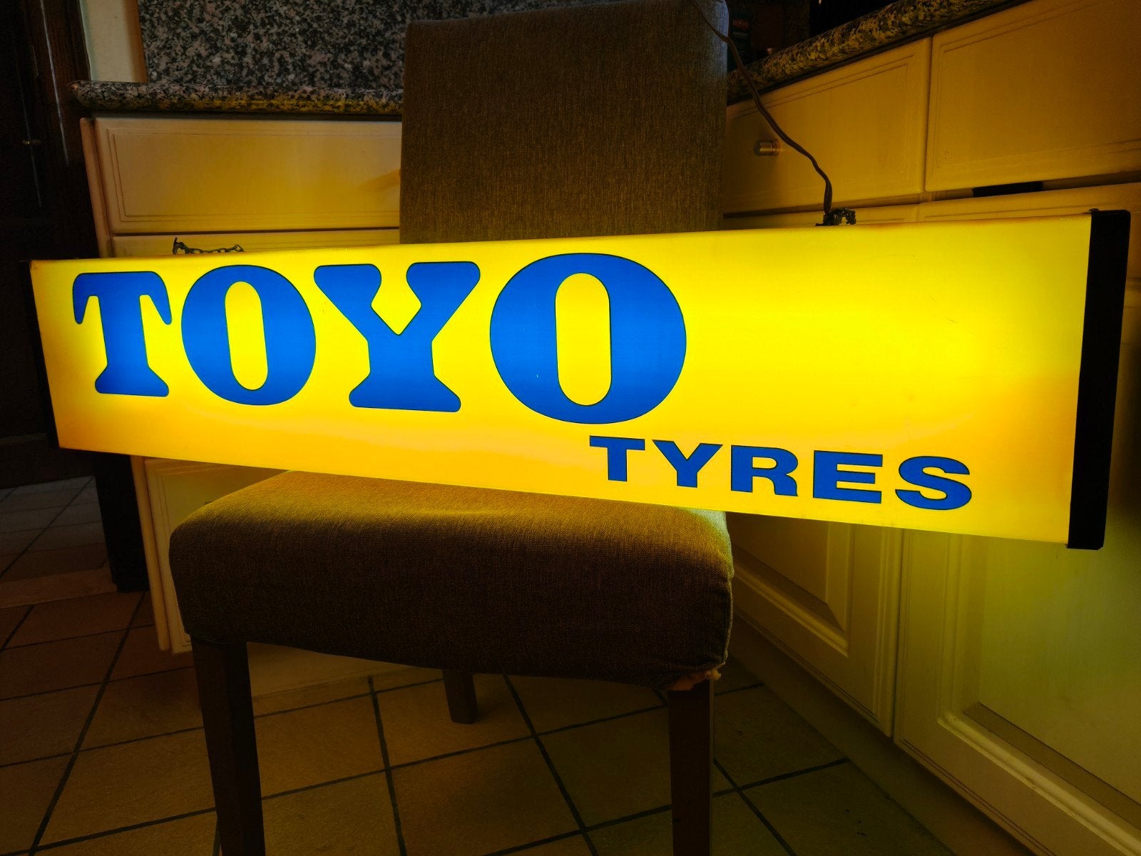 toyo tyres lichtbak, Ophalen