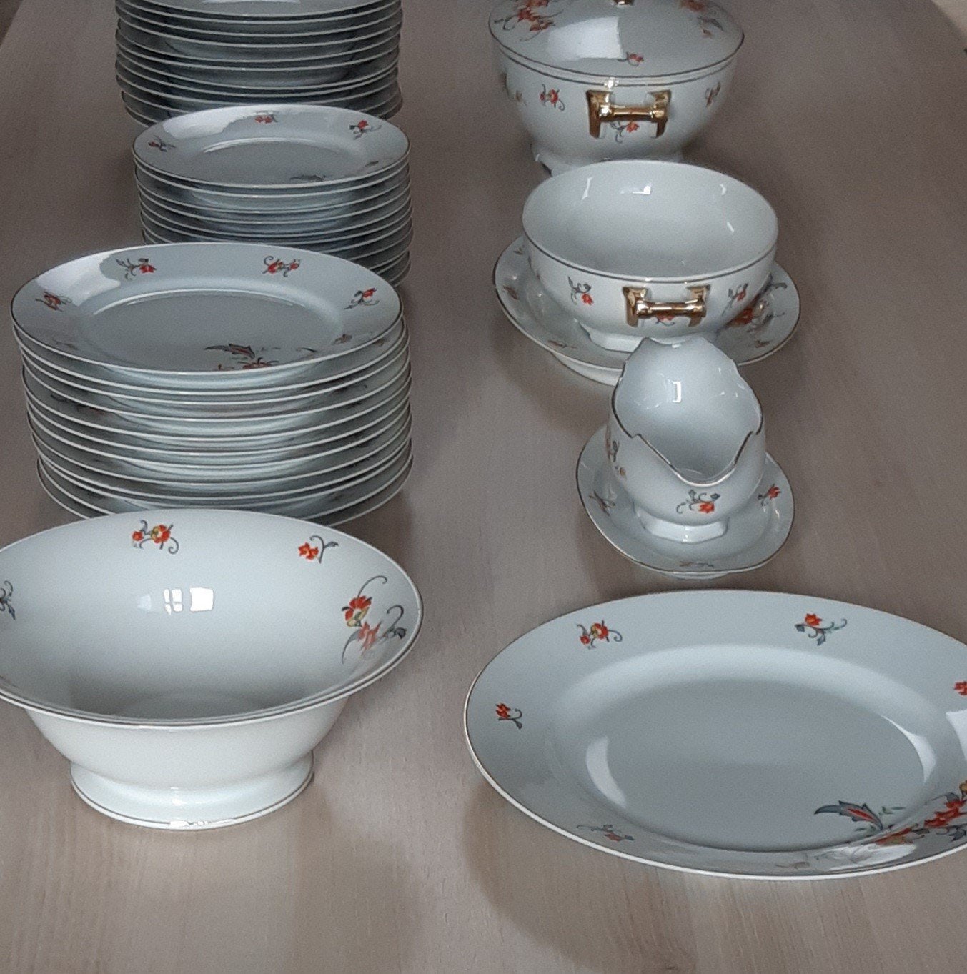 Compleet TK Thun servies intact voor 12P., Antiek en Kunst, Ophalen