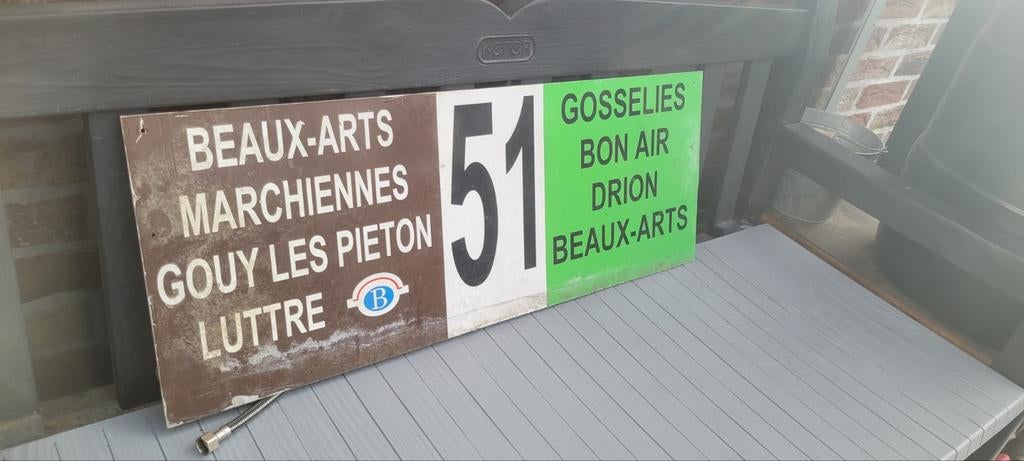 Ancienne plaque de métro en aluminium, Enlèvement