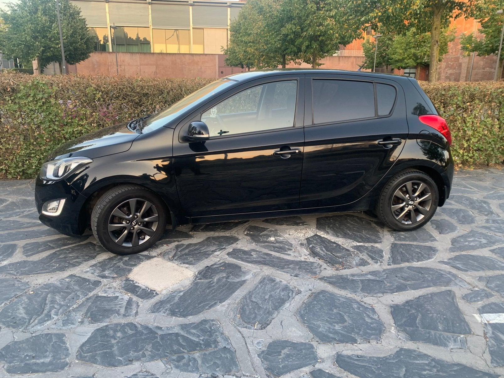 Hyundai i20 Go  bouwjaar 2015, Auto's, Euro 6, Overige bekleding, Zwart, Handgeschakeld