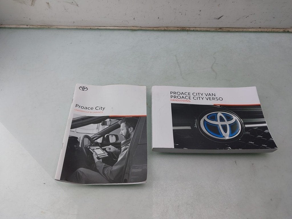INSTRUKTIEBOEK Toyota ProAce City (01-2019/02-2024), Dhr. J. Ham, Gebruikt, Administratie@autoham.nl, Toyota
