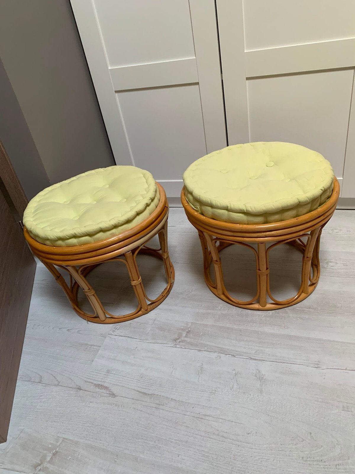 Tabourets et étagères