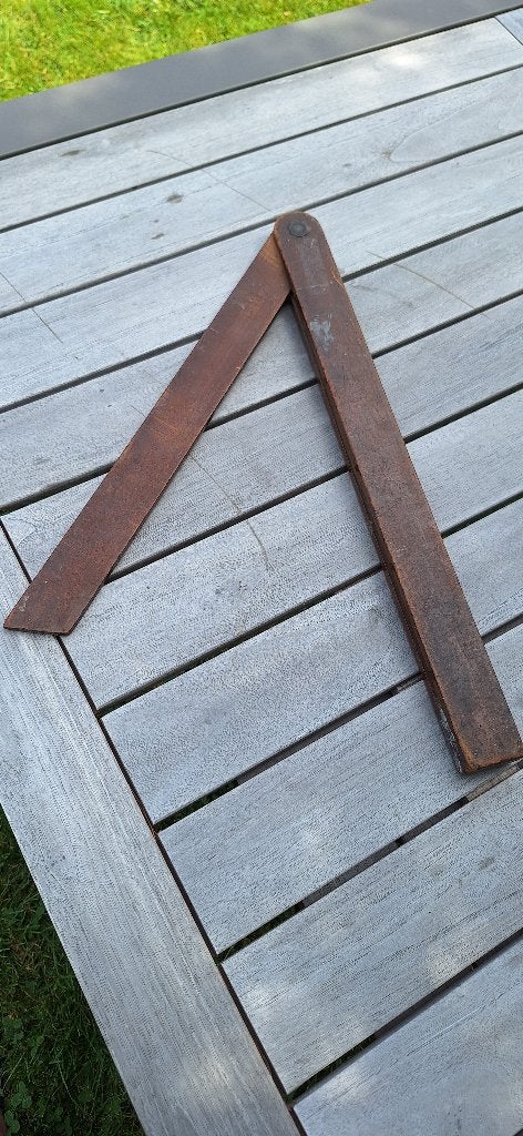 Outil angle bois ancien restauré pièces un cent anciennes., Antiquités & Art, Enlèvement ou Envoi