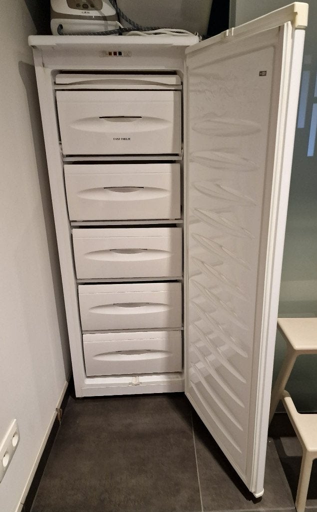BEKO diepvriezer, Elektronische apparatuur, Vriezers en Diepvrieskisten, Minder dan 60 cm, Zo goed als nieuw, 140 tot 160 cm, Ophalen