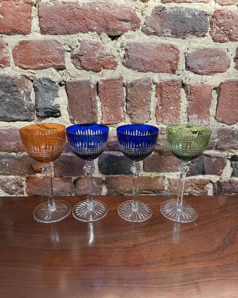 4 Verres à vin du Rhin (Roemer) en Cristal taillé coloré, Antiek en Kunst, Ophalen of Verzenden
