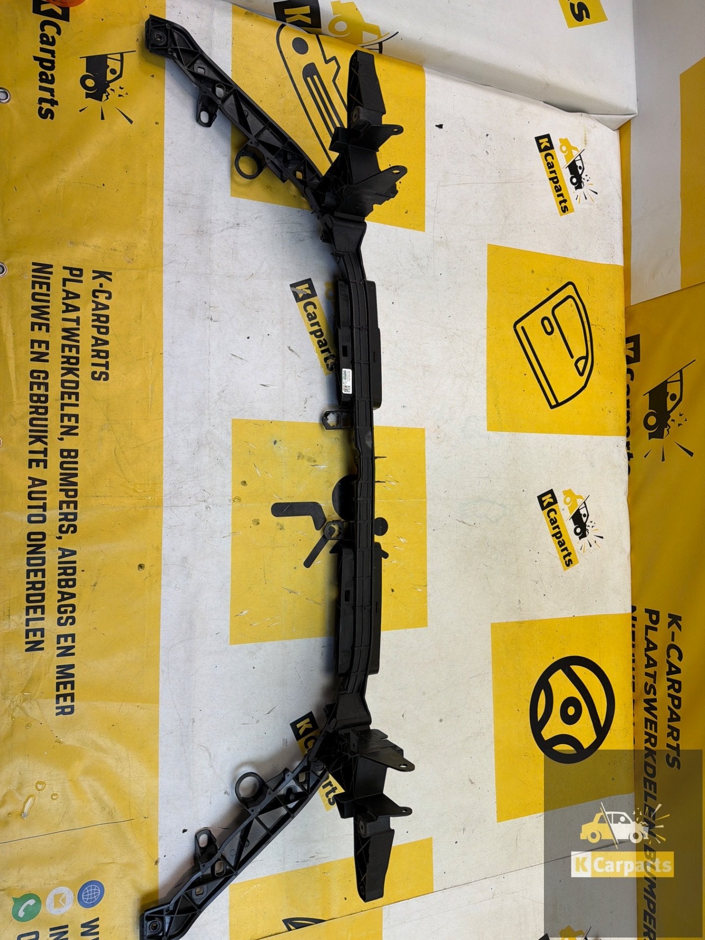 Support de phare avant Mercedes A W177 A1776208000, Mercedes-Benz AG, Mercedes-Benz, Utilisé, Mercedesstrasse 120
70372  Stuttgart, DE