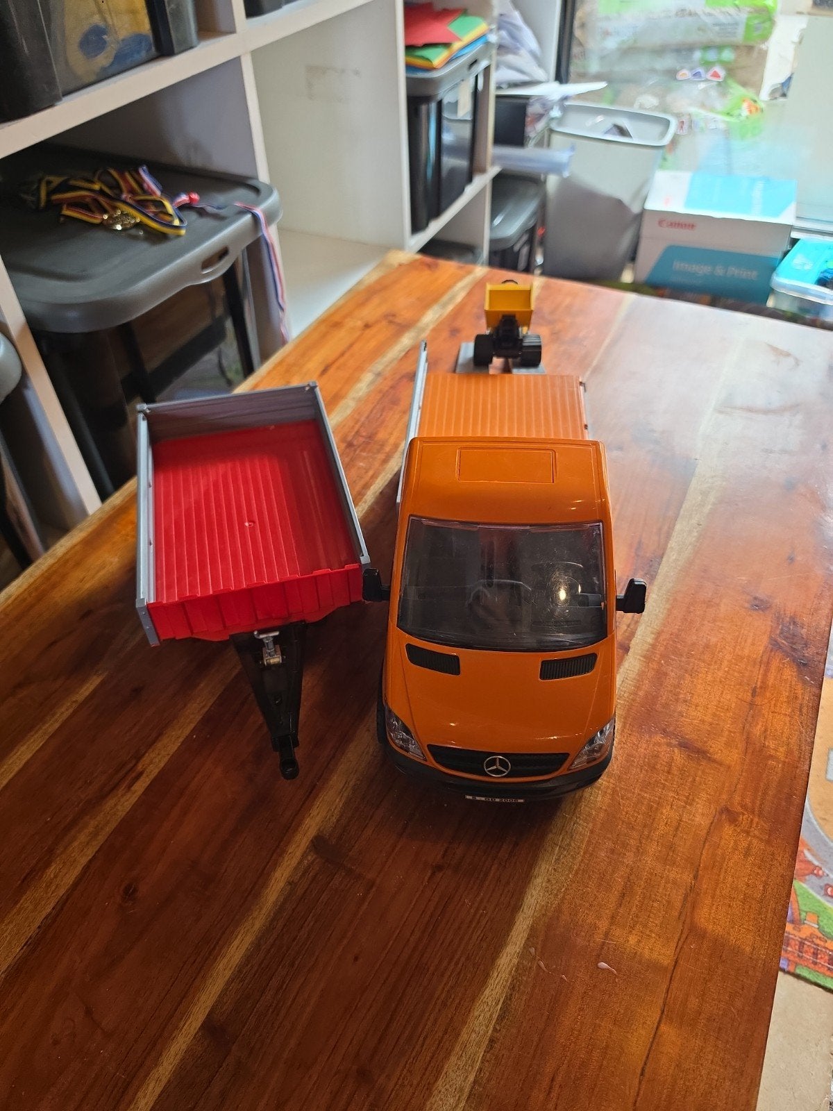 Mercedes Sprinter Bruder met aanhanger en JCB minidumper, Ophalen