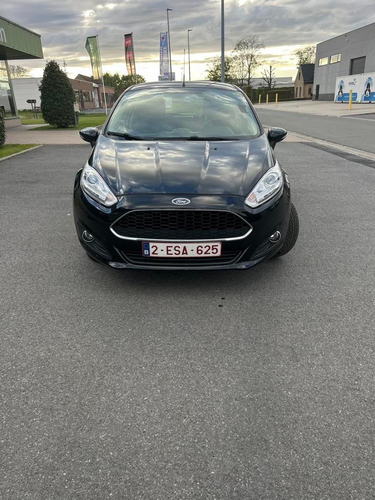 Ford fiesta 2017/140dkm S&S distributierem vervangen op 123d, Auto's, Voorwielaandrijving, Stof, Zwart, Handgeschakeld
