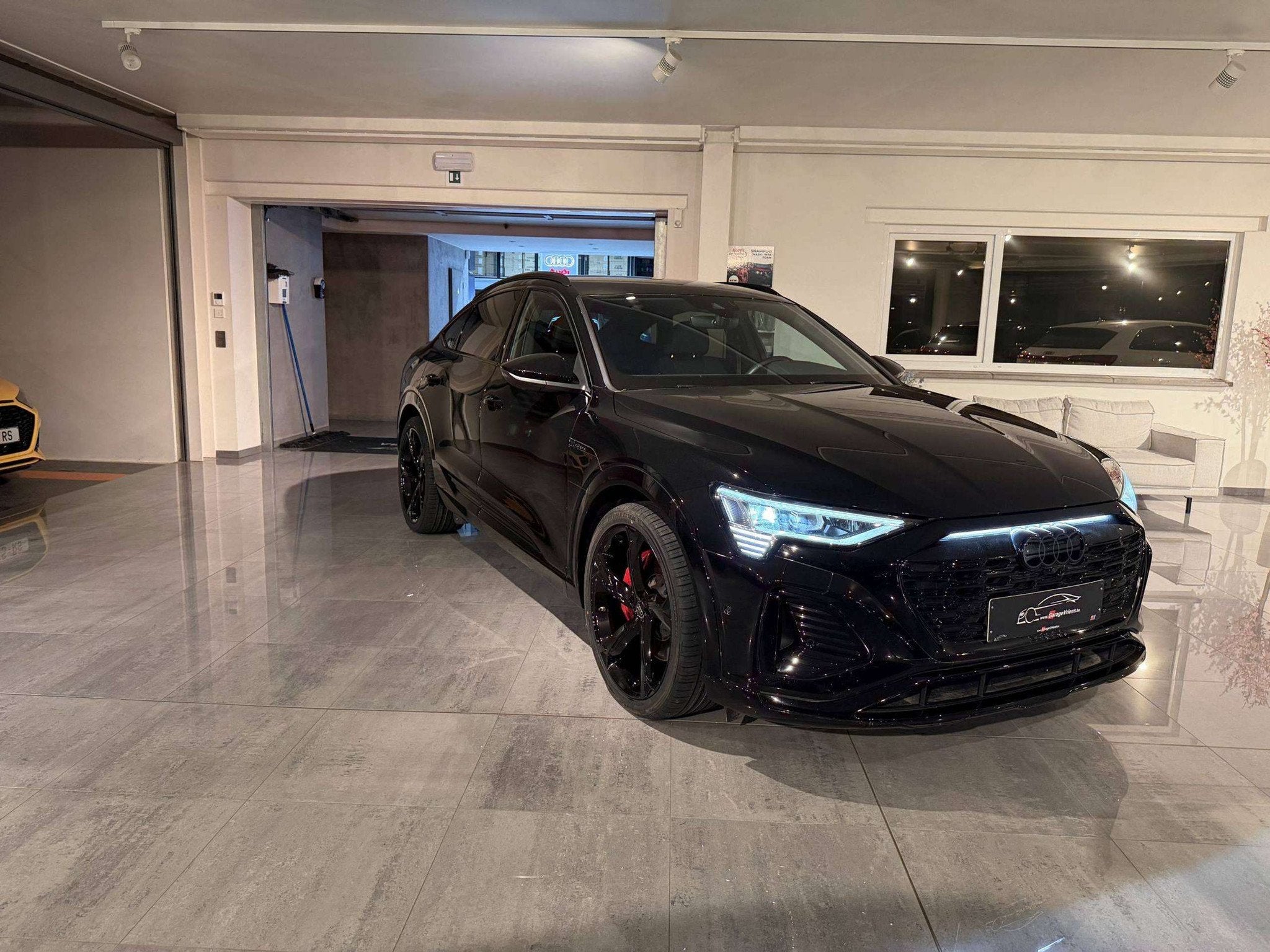 Audi Q8 e-tron SOLD BIJ GARAGE VRIENS YVES BV! (bj 2024), Auto's, Audi, Automaat, Gebruikt, Zwart, Elektrisch