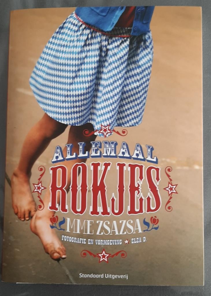 Naaiboek met patronen voor rokjes., Hobby en Vrije tijd, Kledingpatronen, Ophalen