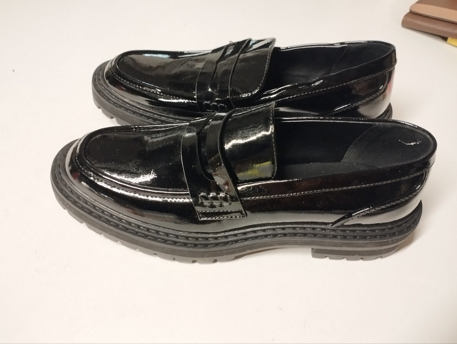 Mocassins ONLY en cuir verni noir taille 40, Neuf, Only, Enlèvement ou Envoi, Sabots