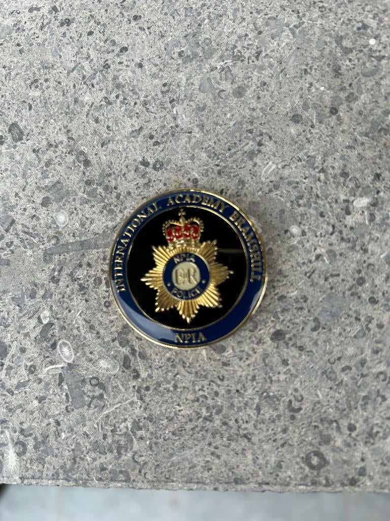 medaille en pins - The Police Staff College (VK), Ophalen