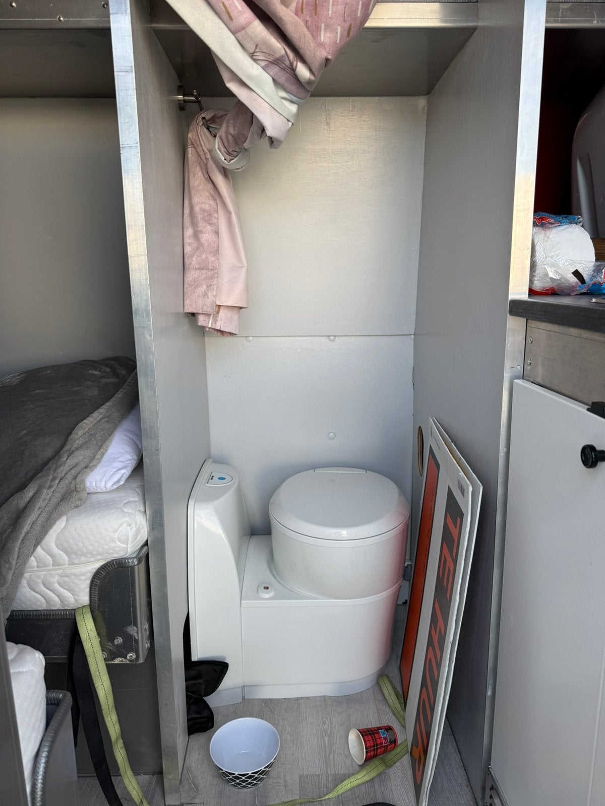 Campervan met alle comfort en weinig kms!, Bedrijf, Diesel, Koelkast