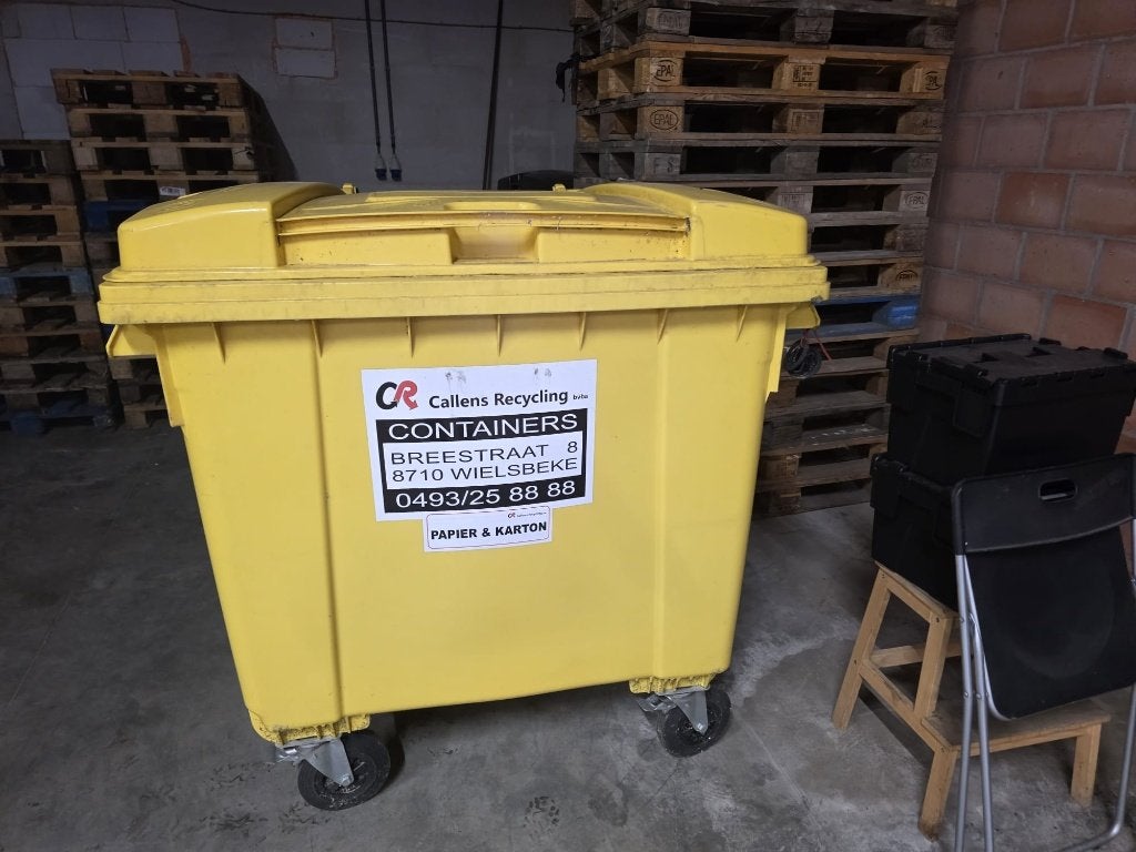 2 grote rolcontainers van 1100 liter in uitstekende staat, Ophalen