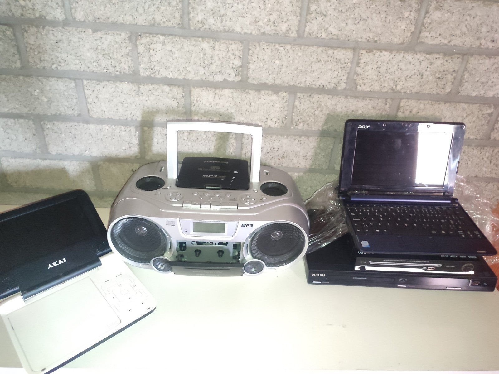Partij dvd spelers en draagbare Radio laptop, Ophalen, Zo goed als nieuw, Dvd-speler, Draagbaar