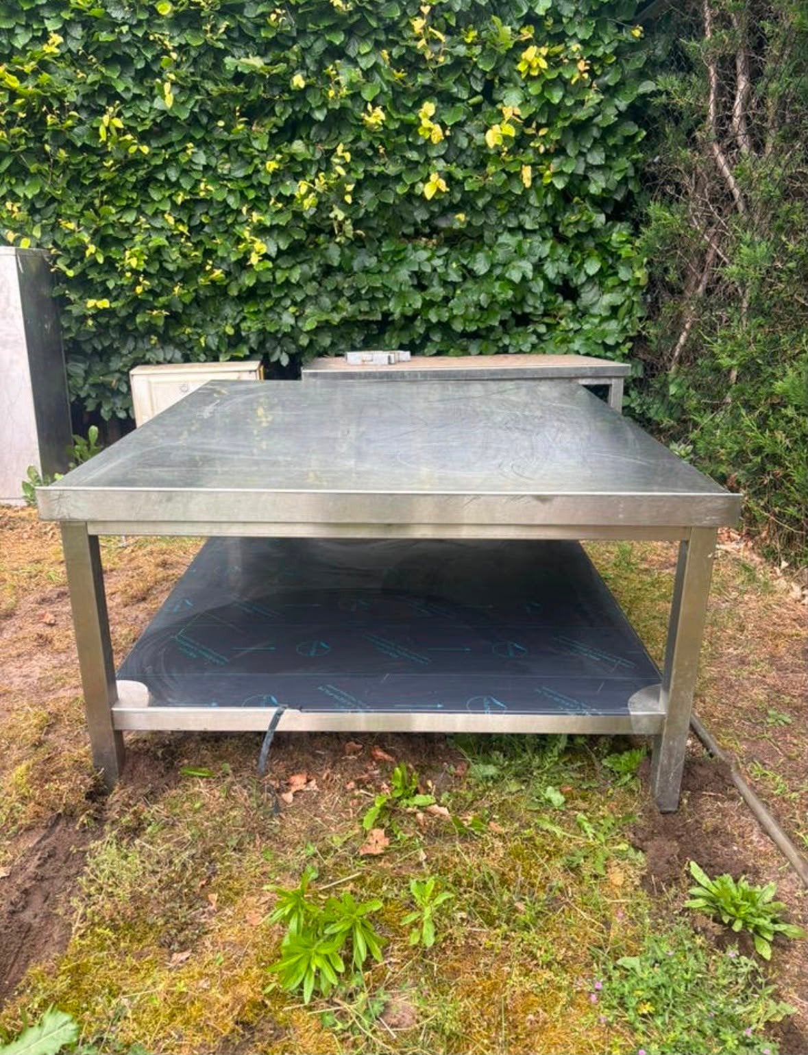Inox werktafel, Ophalen