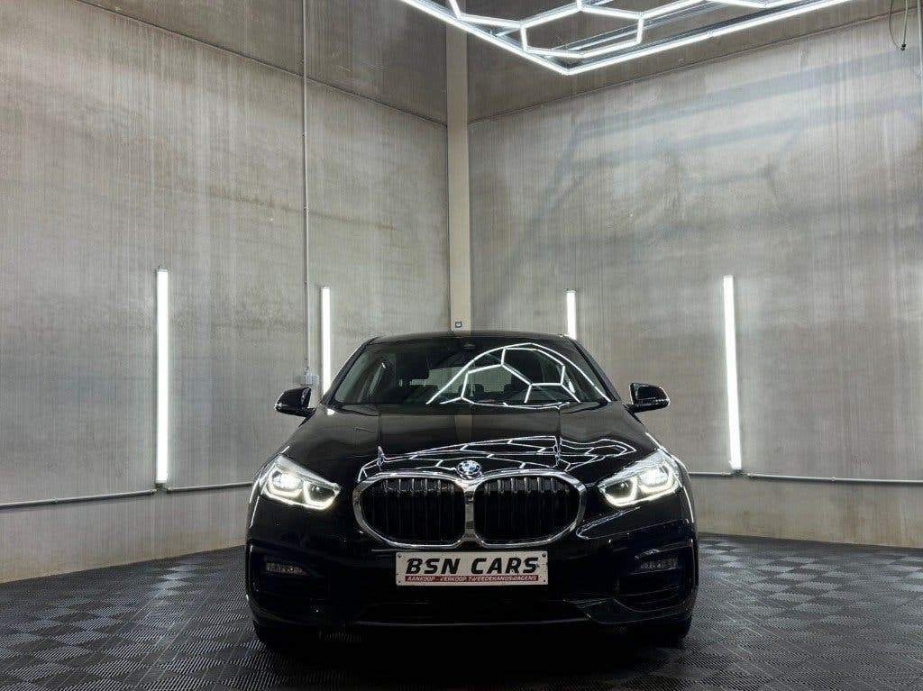 BMW 118i/LED/CARPLAY/PDC/LANE/GARANTIE, Auto's, 1 Reeks, Leder en Stof, Zwart, https://public.car-pass.be/vhr/4789088d-276d-41df-9cef-4239cddbafd3