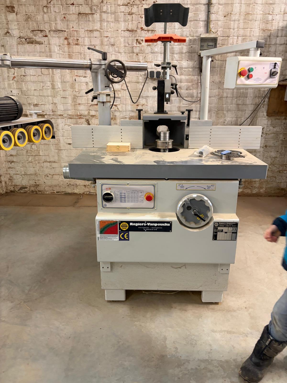 Nikmann t1003 freesmachine met doorvoer en 32 frezen, Ophalen, Zo goed als nieuw