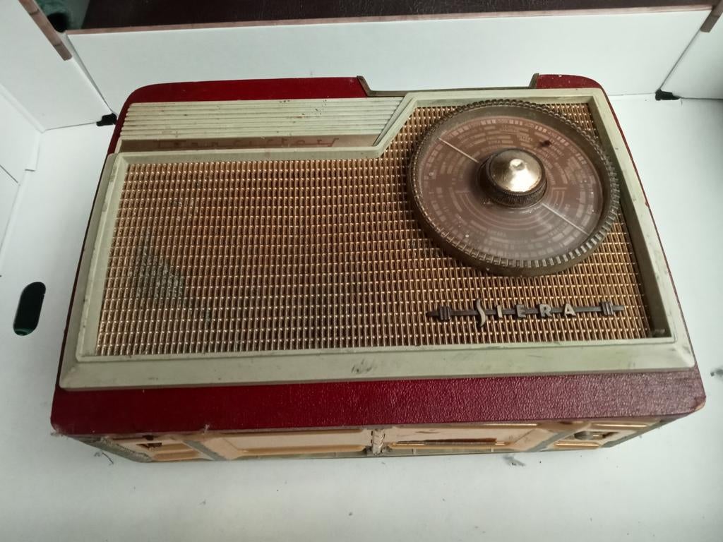 2 antieke draagbare radio's, Ophalen