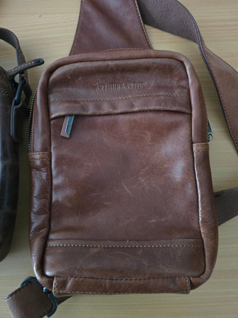 Leder tassen man  in zeer goede staat. Ze zijn te klein, Computers en Software, Laptoptassen, Ophalen