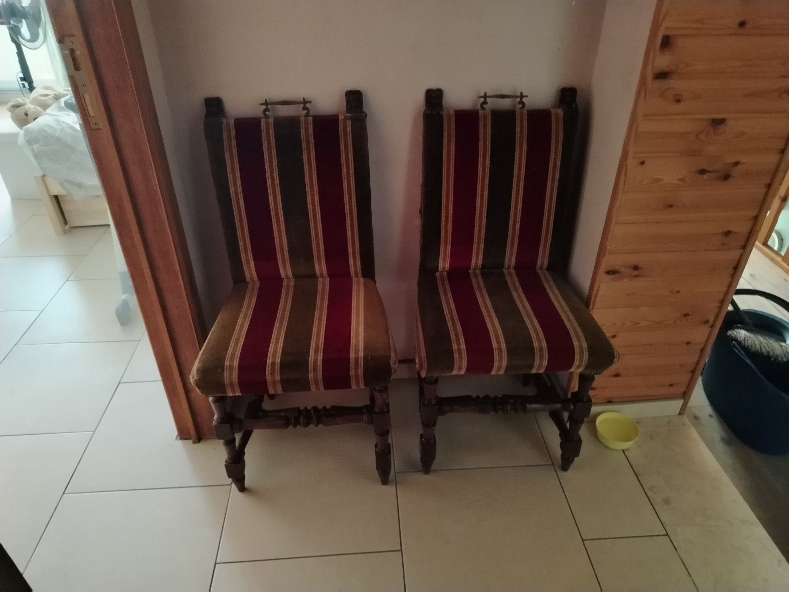 Duo chaisses style Louis XIII., Enlèvement ou Envoi