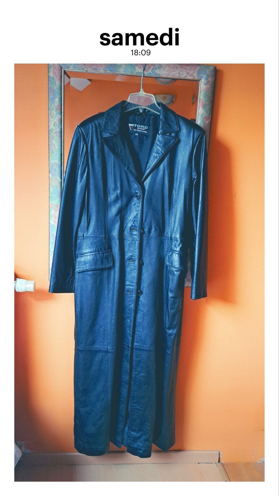 manteau cuir, Enlèvement
