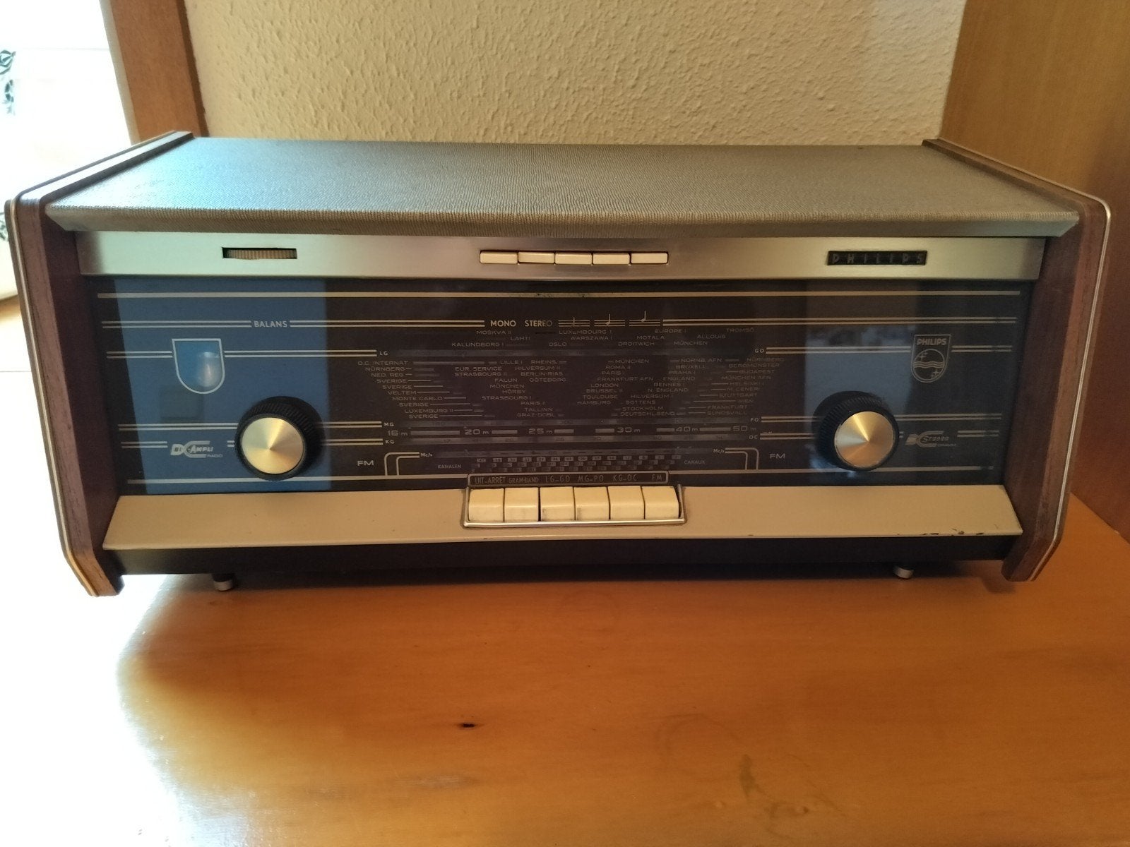 Philips radio, Enlèvement