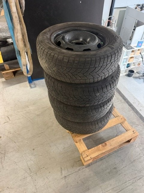 Winterbanden 15" op stalen velg, Auto-onderdelen, Banden en Velgen, Ophalen, Gebruikt, 15 inch, Banden en Velgen