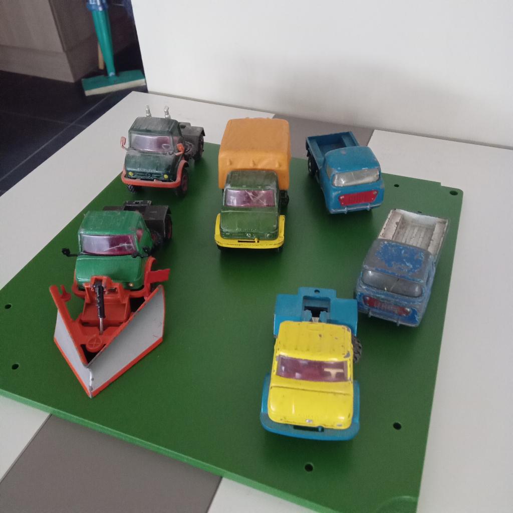 CORGI TOYS LOT UNIMOG MERCEDES+JEEP, Hobby en Vrije tijd, Verzenden, Corgi