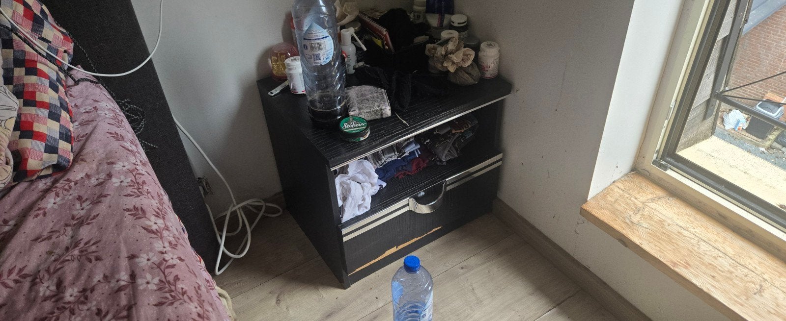 Gratis nachtkastje, Enlèvement