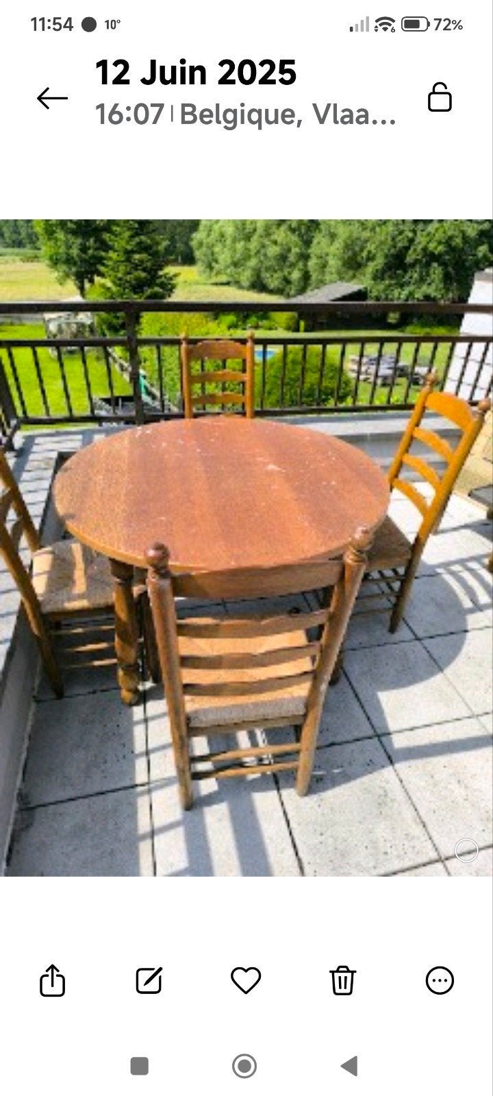 Table de cuisine ou jardin avec 4 chaises
1m20 de diamètre
B, Enlèvement, Bois