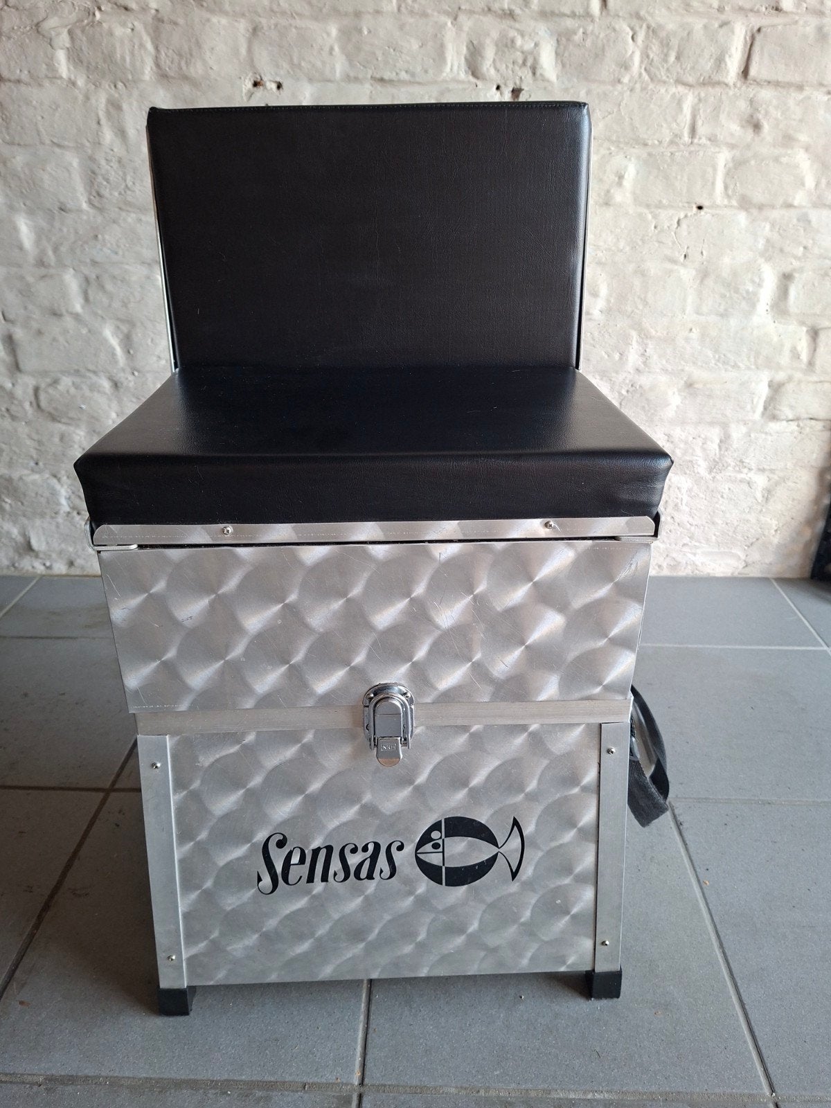 Vend Panier de pêche sensas match 85 seatbox avec dossier, Sports nautiques & Bateaux, Enlèvement, Comme neuf, Autres types