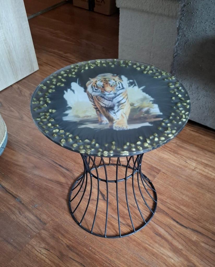 Belle petite table de salon /d'appoint en résine "tigre", Maison & Meubles, Enlèvement ou Envoi