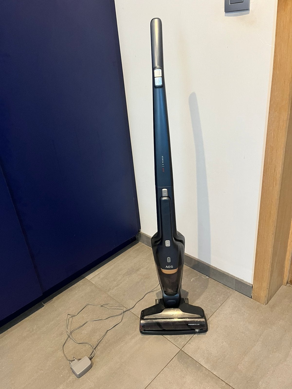 AEG steelstofzuiger QX8 X power, Elektronische apparatuur, Stofzuigers, Ophalen, Gebruikt, Draadloos, Reservoir