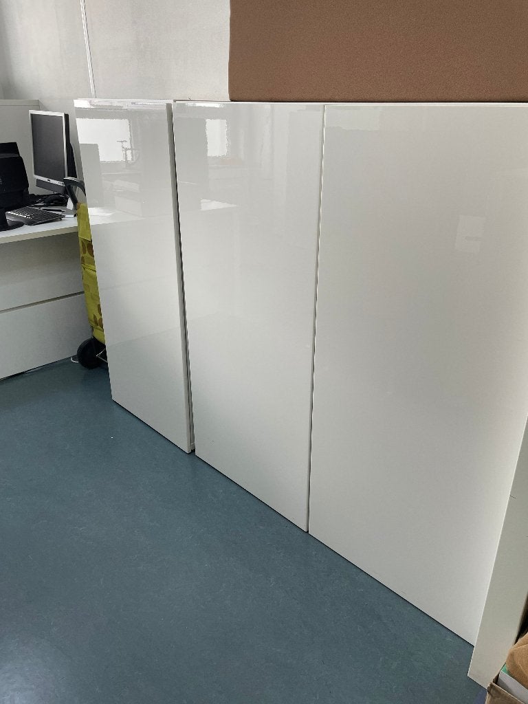deux armoires blanches avec étagères, Atelier, Enlèvement, Utilisé, Armoire