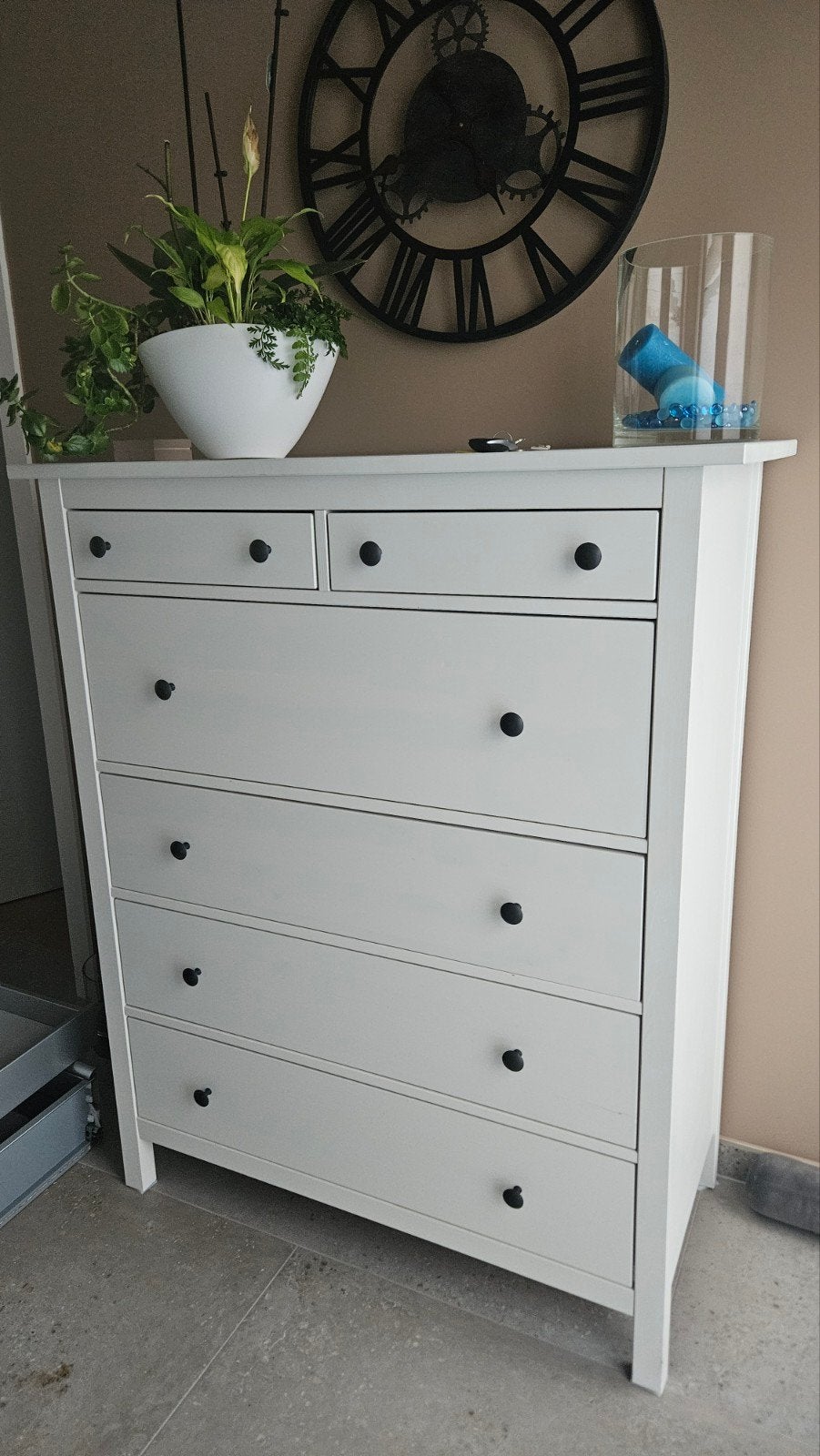 belle commode Ikea, Maison & Meubles, 5 tiroirs ou plus, Comme neuf, 100 à 150 cm, Enlèvement